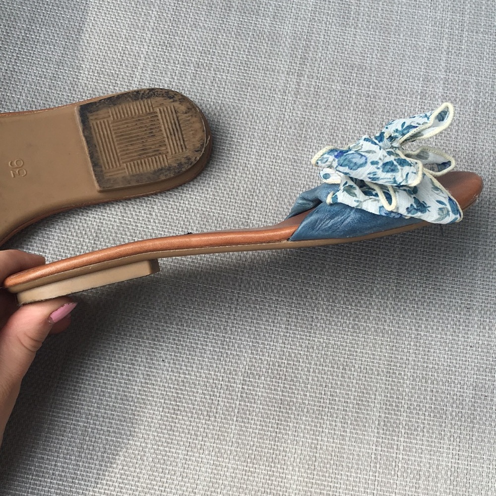 Steve Madden Blue Floral Slides - Picture 6 of 6